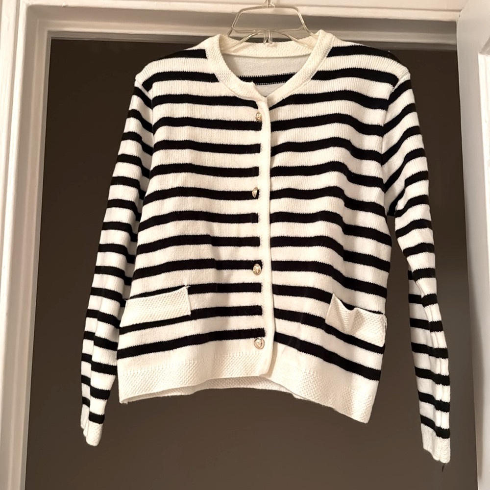 Striped Black and White Women's Sweater - size Large